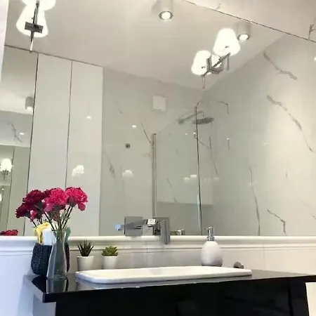 Before Making A Request, Read My Host Profile At Bottom Of Page # Beautiful Apartment In The Center Varsovie