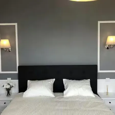 Before Making A Request, Read My Host Profile At Bottom Of Page # Beautiful Apartment In The Center