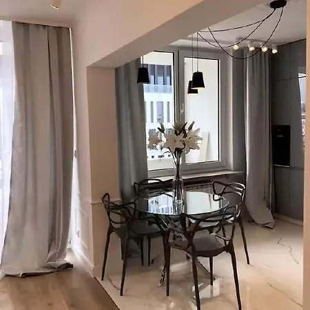 Before Making A Request, Read My Host Profile At Bottom Of Page # Beautiful Apartment In The Center Appartement Varsovie