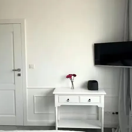 Appartement Before Making A Request, Read My Host Profile At Bottom Of Page # Beautiful Apartment In The Center